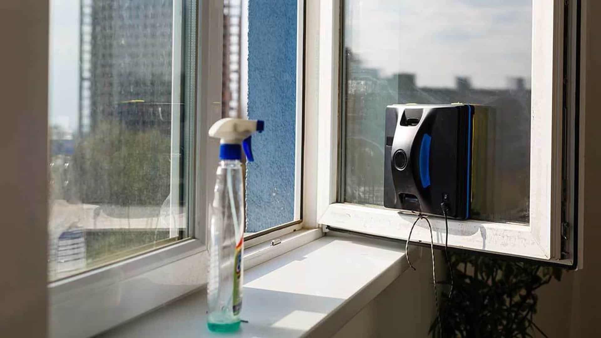 Fönsterputsrobot på fönster